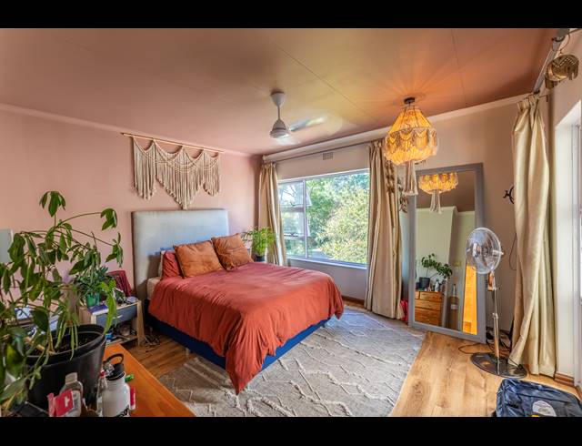 3 BEDROOM APARTMENT FOR SALE IN BRYANSTON